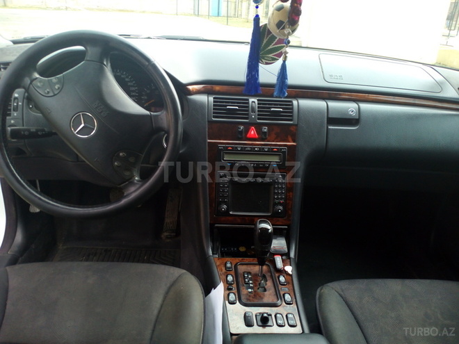 Mercedes E 240 2000, 103,000 km - 2.4 л - Qusar