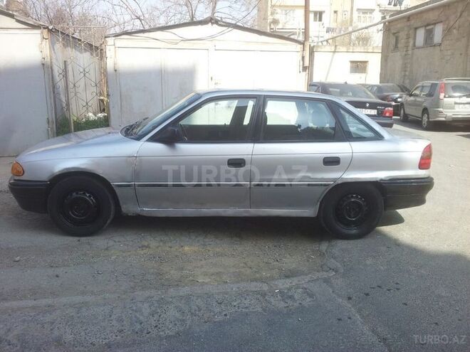 Opel Astra 1993, 196,000 km - 1.6 l - Bakı
