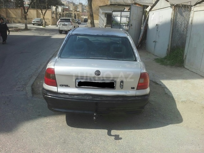 Opel Astra 1993, 196,000 km - 1.6 l - Bakı