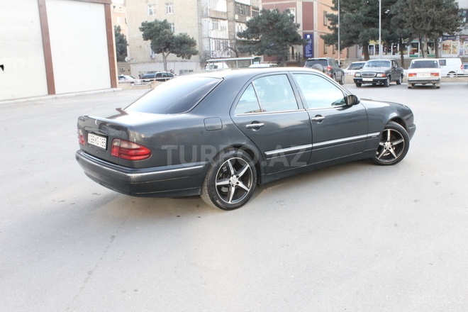 Mercedes E 220 2000, 360,000 km - 2.2 l - Bakı