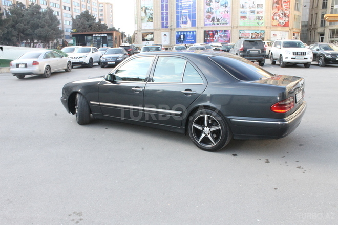 Mercedes E 220 2000, 360,000 km - 2.2 l - Bakı