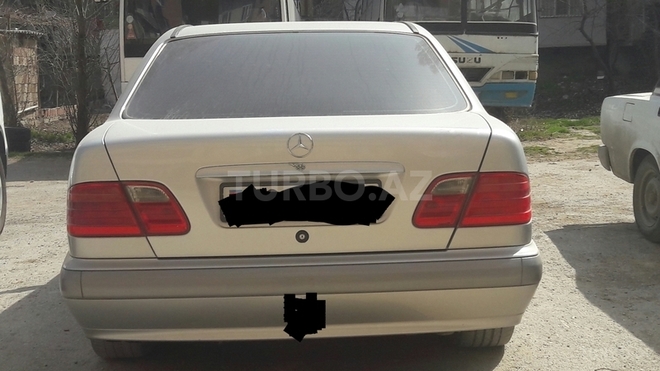 Mercedes E 220 1999, 172,000 km - 2.2 l - Bakı