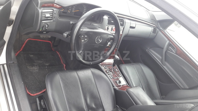 Mercedes E 220 1999, 172,000 km - 2.2 l - Bakı