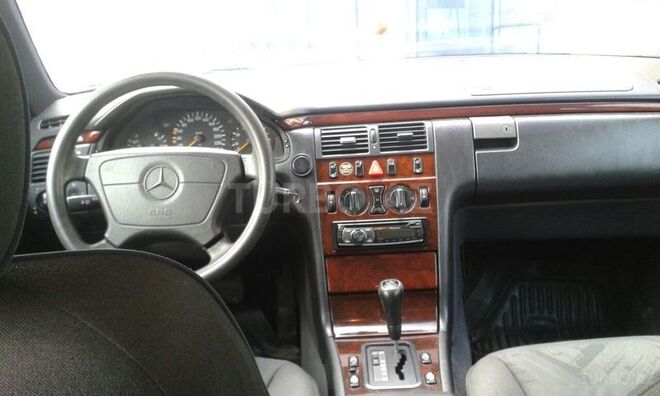 Mercedes E 230 1996, 220,000 km - 2.3 l - Bakı