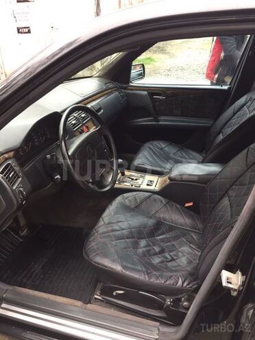 Mercedes E 200 1999, 250,000 km - 2.0 l - Yevlax