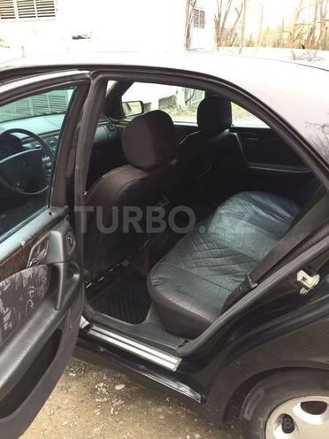 Mercedes E 200 1999, 250,000 km - 2.0 l - Yevlax