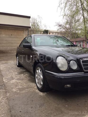 Mercedes E 200 1999, 250,000 km - 2.0 l - Yevlax