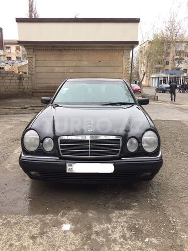 Mercedes E 200 1999, 250,000 km - 2.0 l - Yevlax