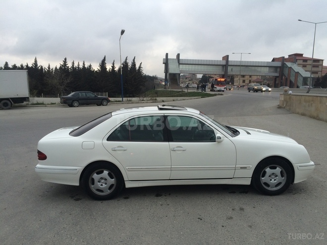 Mercedes E 220 2002, 241,000 km - 2.2 l - Bakı