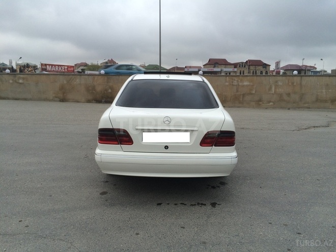 Mercedes E 220 2002, 241,000 km - 2.2 l - Bakı