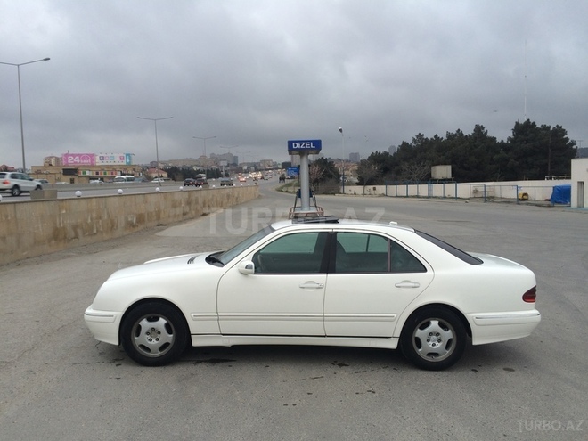 Mercedes E 220 2002, 241,000 km - 2.2 l - Bakı