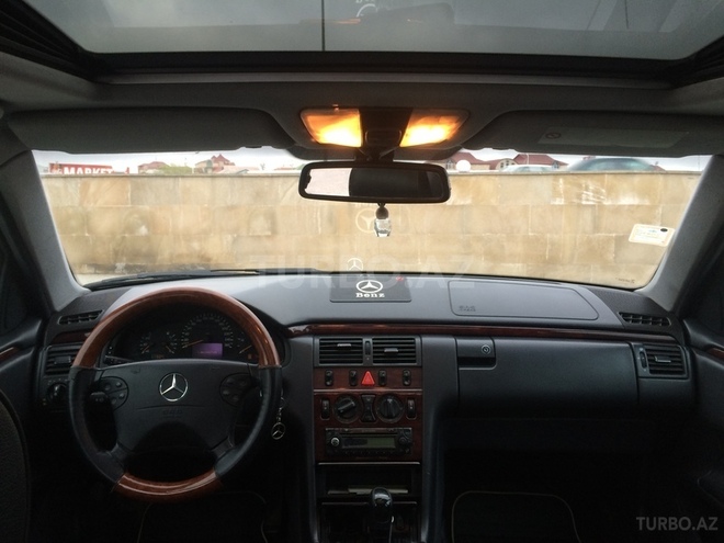 Mercedes E 220 2002, 241,000 km - 2.2 l - Bakı