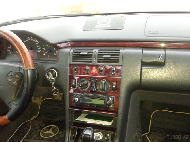 Mercedes E 220 2002, 241,000 km - 2.2 l - Bakı