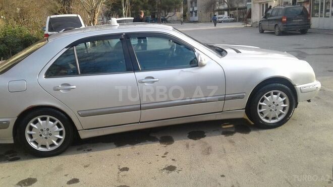 Mercedes E 220 2000, 350,000 km - 0.2 l - Bakı