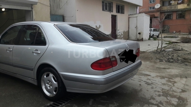 Mercedes E 220 1999, 172,000 km - 2.2 l - Bakı