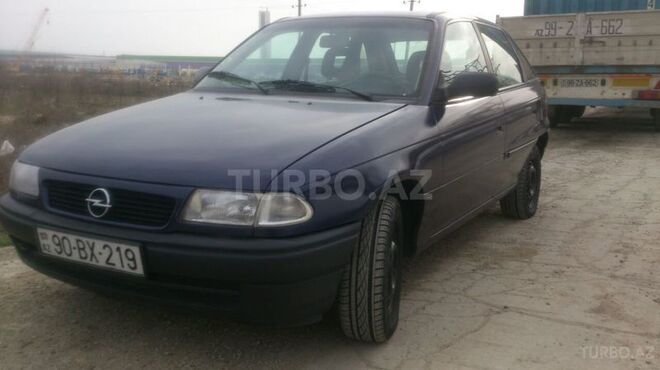 Opel Astra 1995, 260,000 km - 1.6 l - Bakı