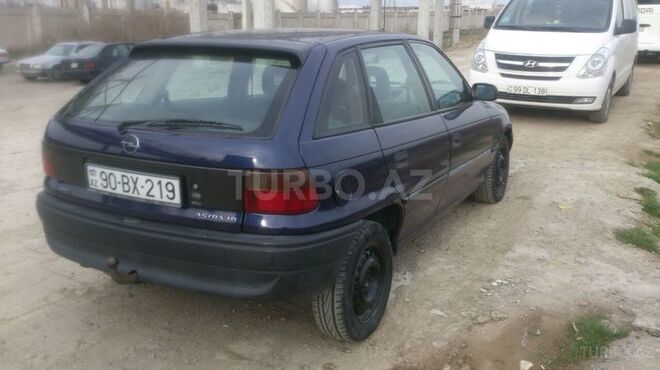 Opel Astra 1995, 260,000 km - 1.6 l - Bakı