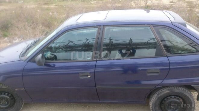 Opel Astra 1995, 260,000 km - 1.6 l - Bakı