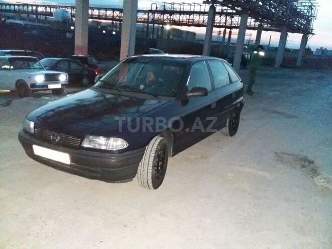 Opel Astra 1995, 260,000 km - 1.6 l - Bakı