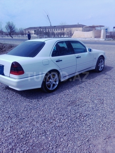 Mercedes C 220 1997, 210,000 km - 2.4 l - Salyan