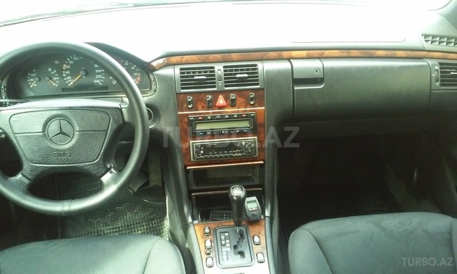 Mercedes E 240 1998, 272,000 km - 2.4 л - Bakı