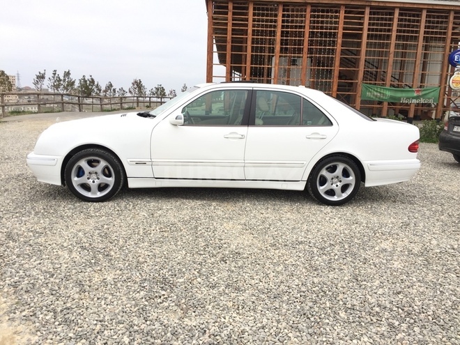 Mercedes E 320 2000, 193,000 km - 3.2 l - Bakı