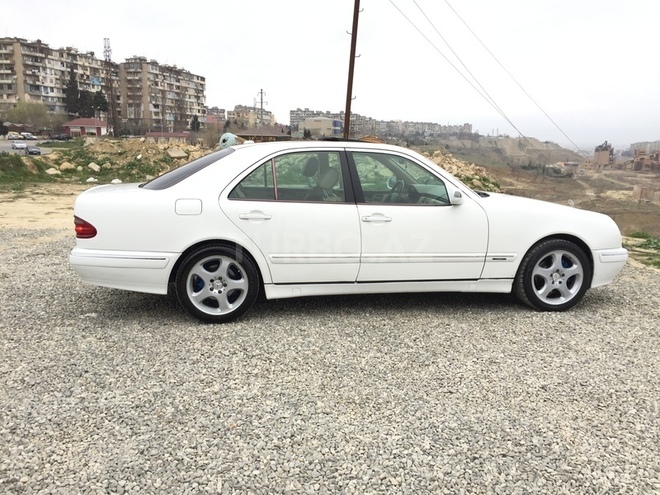 Mercedes E 320 2000, 193,000 km - 3.2 l - Bakı