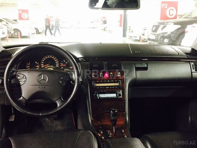 Mercedes E 270 2001, 263,000 km - 2.7 l - Bakı