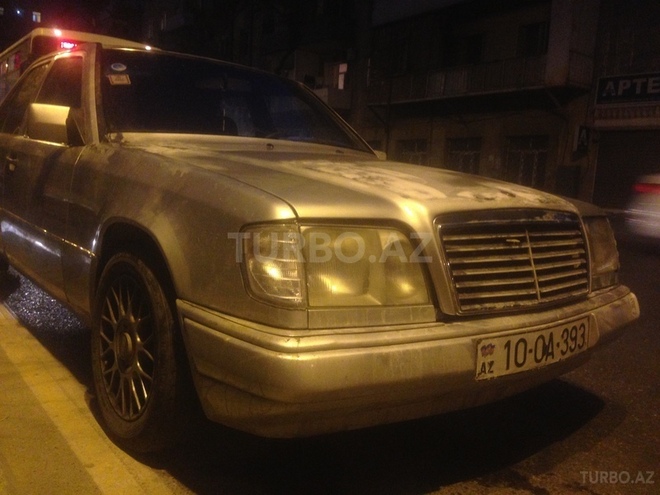 Mercedes E 220 1994, 225,000 km - 2.2 l - Bakı