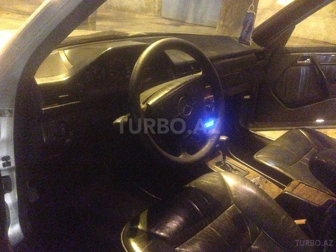 Mercedes E 220 1994, 225,000 km - 2.2 l - Bakı
