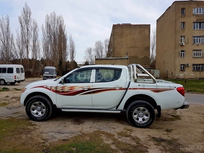 Mitsubishi L200 2009, 154,000 km - 2.5 л - Bakı