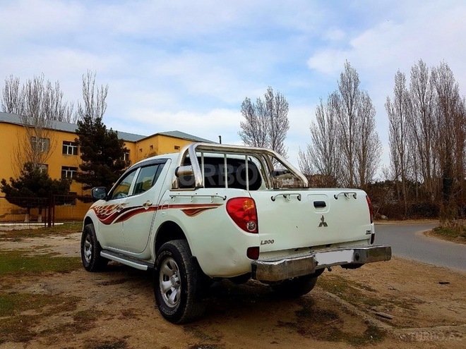 Mitsubishi L200 2009, 154,000 km - 2.5 л - Bakı