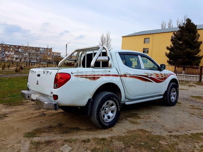Mitsubishi L200 2009, 154,000 km - 2.5 л - Bakı