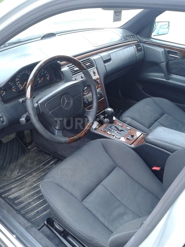 Mercedes E 240 1998, 212,500 km - 2.4 l - Bakı