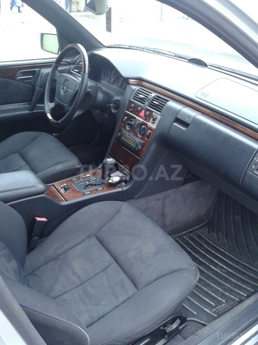 Mercedes E 240 1998, 212,500 km - 2.4 l - Bakı