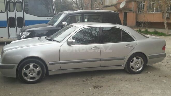 Mercedes E 220 1999, 172,000 km - 0.2 l - Bakı