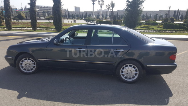 Mercedes E 240 1999, 228,500 km - 2.4 l - Gəncə