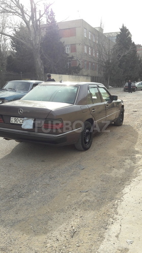 Mercedes E 250 1991, 235,000 km - 2.5 l - Bakı