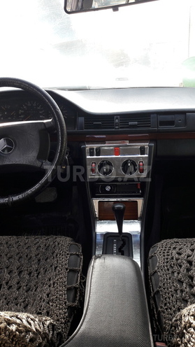 Mercedes E 250 1991, 235,000 km - 2.5 l - Bakı
