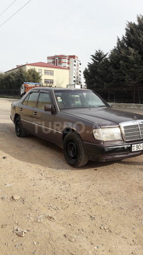 Mercedes E 250 1991, 235,000 km - 2.5 l - Bakı