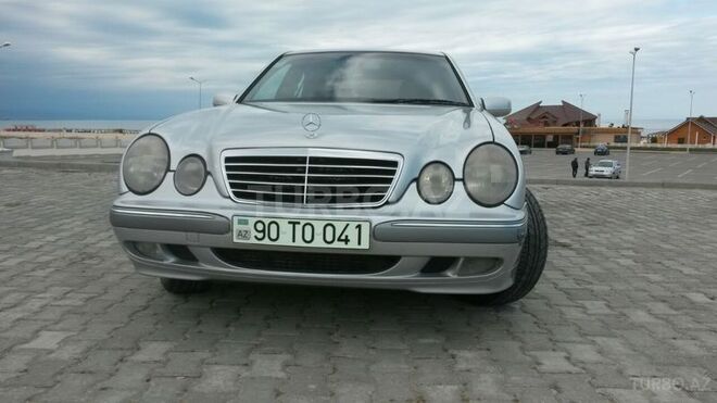 Mercedes E 220 2001, 210,689 km - 2.2 l - Xırdalan