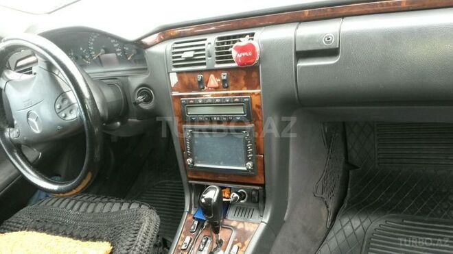Mercedes E 220 2001, 210,689 km - 2.2 l - Xırdalan