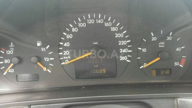 Mercedes E 220 2001, 210,689 km - 2.2 l - Xırdalan