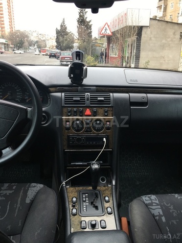 Mercedes E 230 1997, 312,000 km - 2.3 л - Bakı