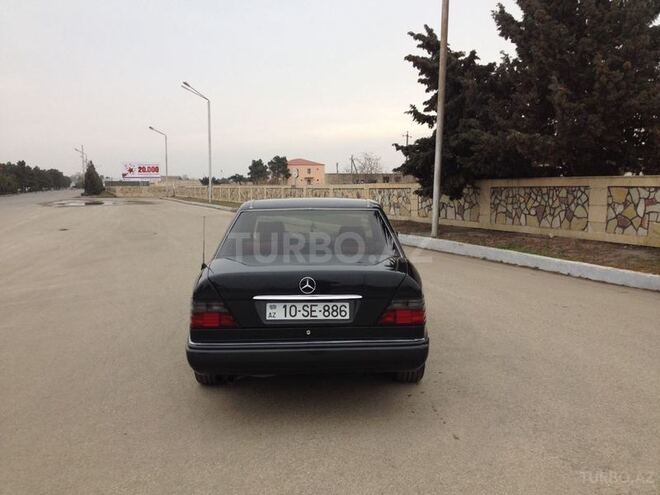 Mercedes E 260 1992, 257,000 km - 2.6 л - Yevlax