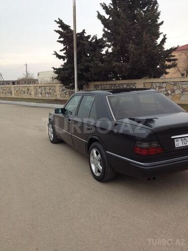 Mercedes E 260 1992, 257,000 km - 2.6 л - Yevlax