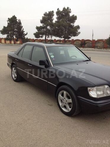 Mercedes E 260 1992, 257,000 km - 2.6 л - Yevlax