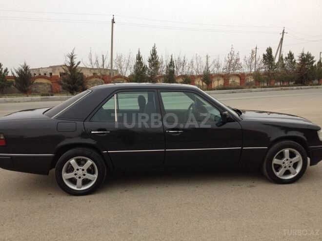 Mercedes E 260 1992, 257,000 km - 2.6 л - Yevlax
