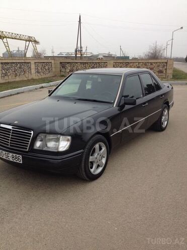 Mercedes E 260 1992, 257,000 km - 2.6 л - Yevlax
