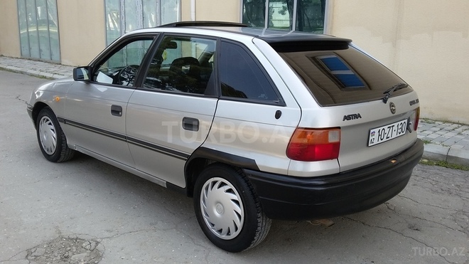 Opel Astra 1994, 215,000 km - 1.6 l - Bakı